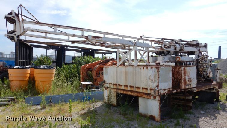 image for item KR9246 1997 CME 75  drilling rig truck bed