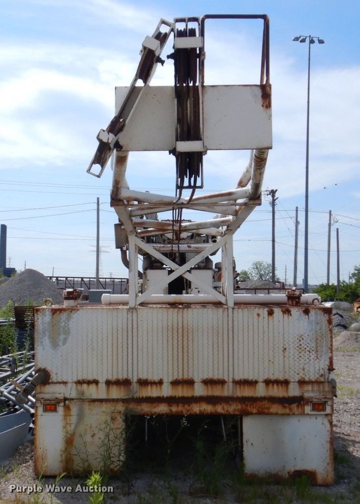 image for item KR9246 1997 CME 75  drilling rig truck bed