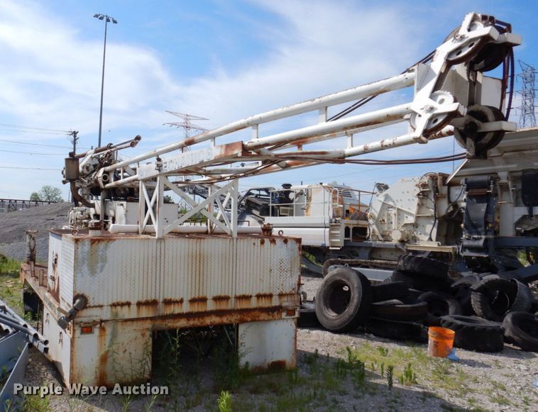 image for item KR9246 1997 CME 75  drilling rig truck bed