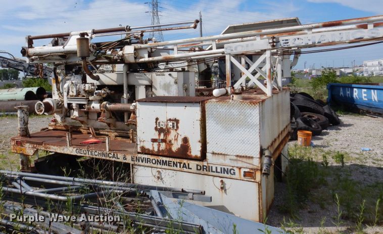 image for item KR9246 1997 CME 75  drilling rig truck bed