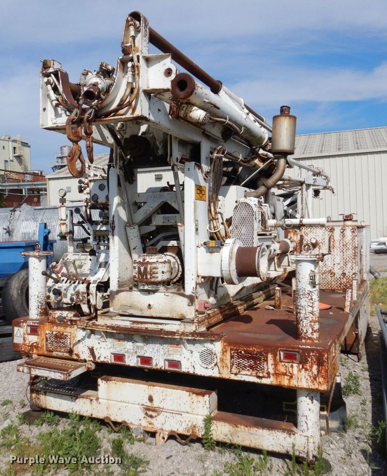 image for item KR9246 1997 CME 75  drilling rig truck bed