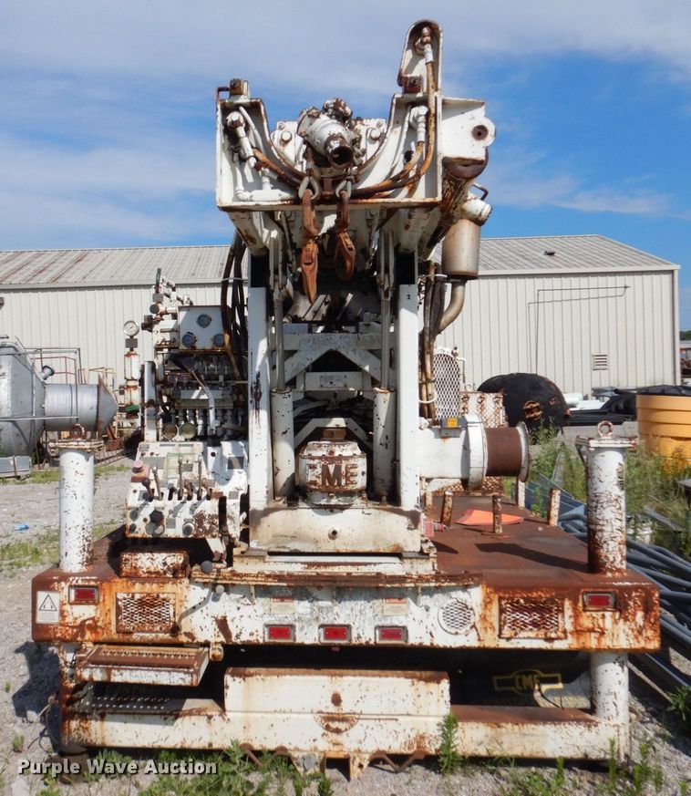 image for item KR9246 1997 CME 75  drilling rig truck bed