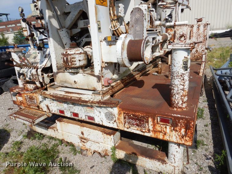 image for item KR9246 1997 CME 75  drilling rig truck bed