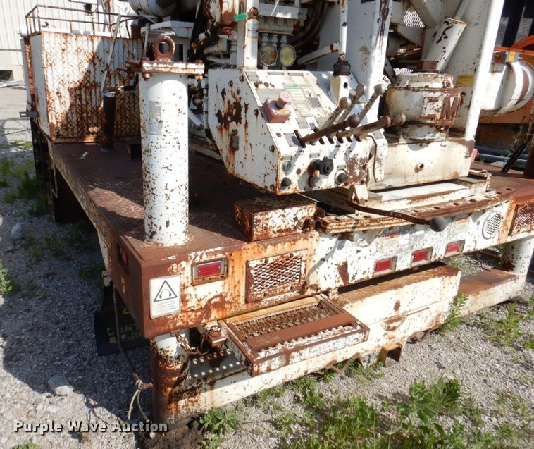 image for item KR9246 1997 CME 75  drilling rig truck bed