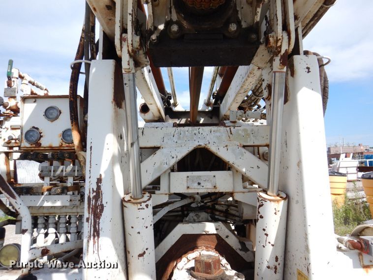 image for item KR9246 1997 CME 75  drilling rig truck bed