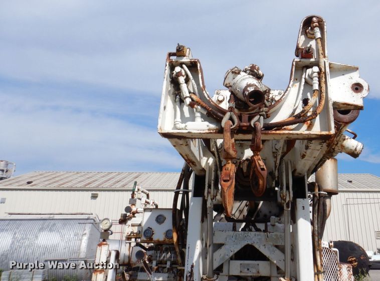 image for item KR9246 1997 CME 75  drilling rig truck bed