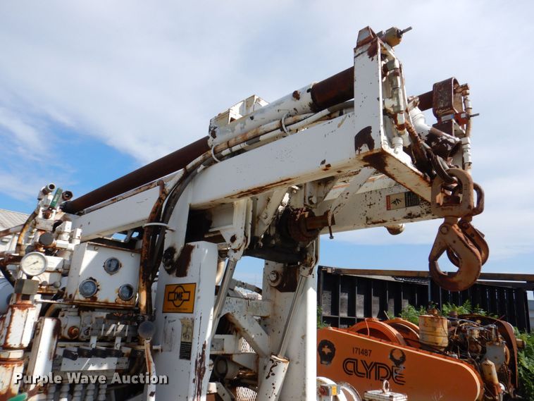 image for item KR9246 1997 CME 75  drilling rig truck bed