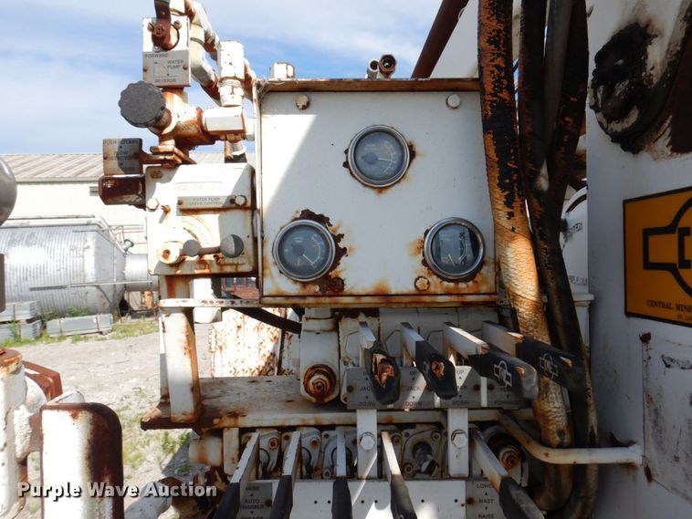 image for item KR9246 1997 CME 75  drilling rig truck bed