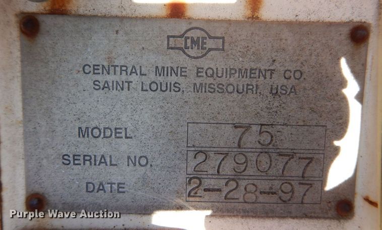 image for item KR9246 1997 CME 75  drilling rig truck bed