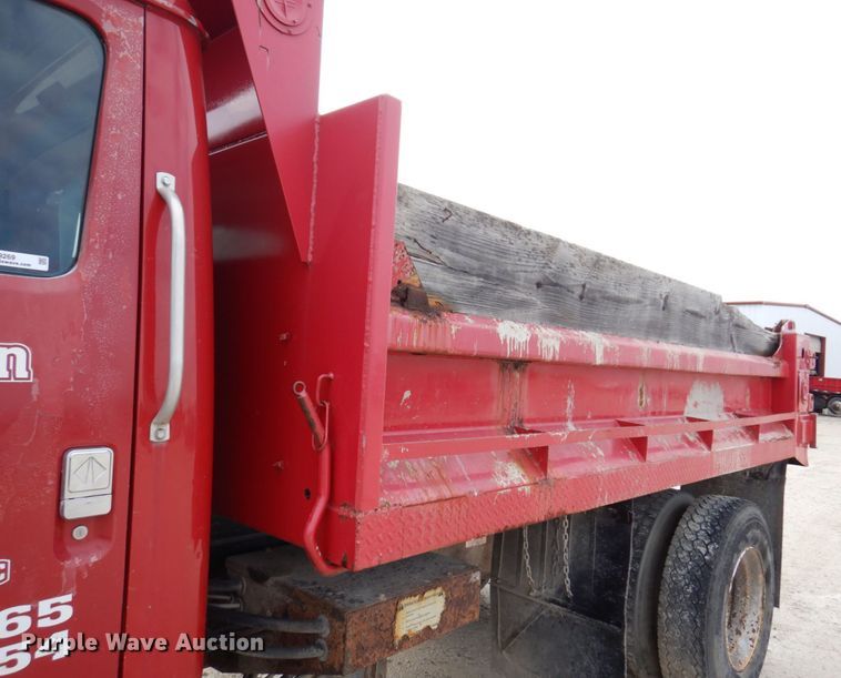 image for item KR9269 1998 International 4900  dump truck