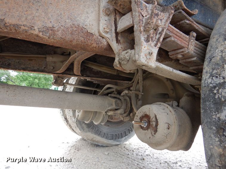 image for item KR9269 1998 International 4900  dump truck