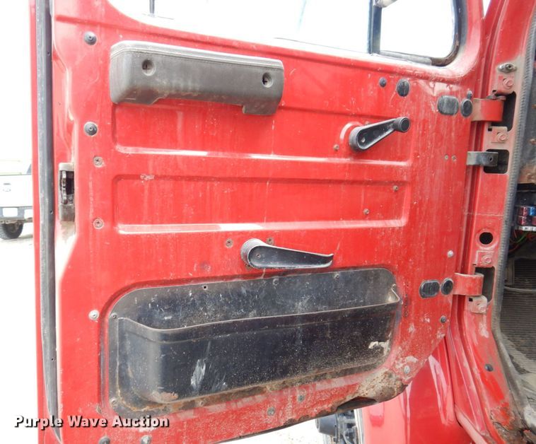 image for item KR9269 1998 International 4900  dump truck