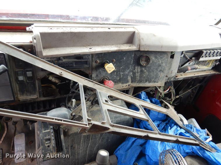 image for item KR9269 1998 International 4900  dump truck