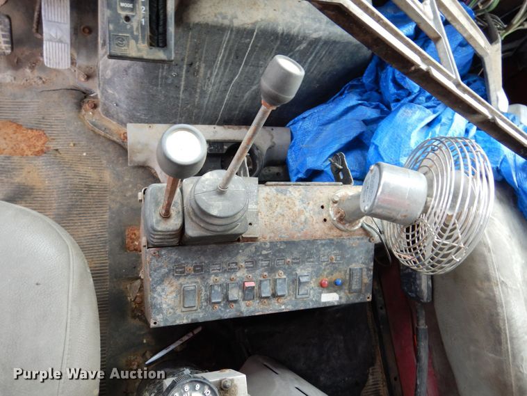 image for item KR9269 1998 International 4900  dump truck