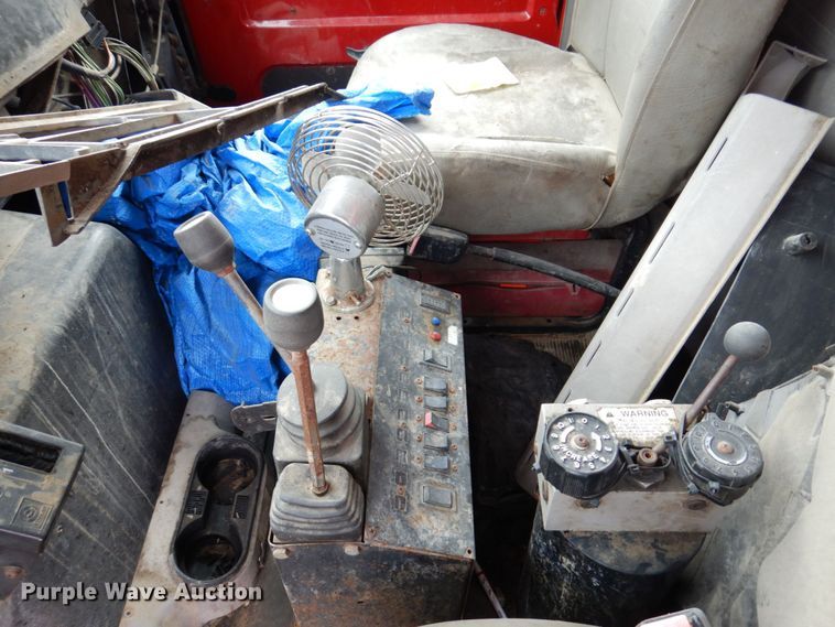 image for item KR9269 1998 International 4900  dump truck