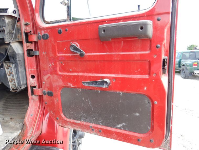 image for item KR9269 1998 International 4900  dump truck