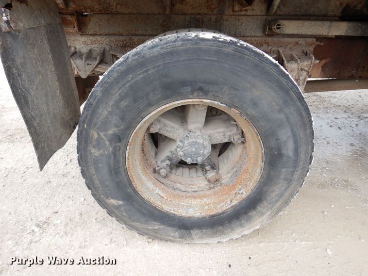 image for item KR9269 1998 International 4900  dump truck