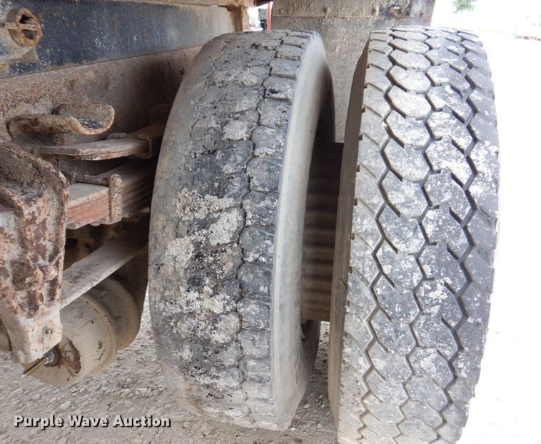 image for item KR9269 1998 International 4900  dump truck