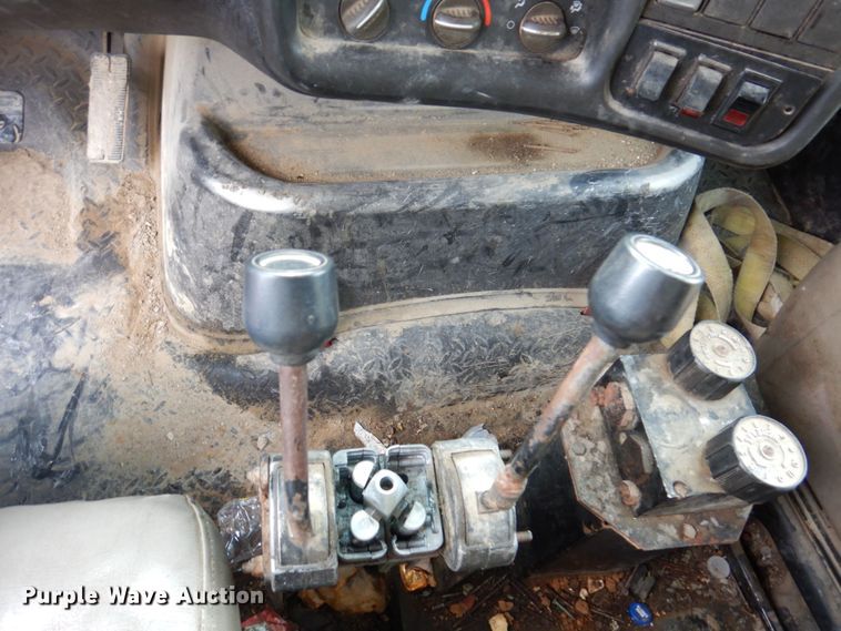 image for item KR9270 2003 GMC C8500  dump truck