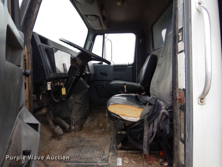 image for item KR9271 1995 International 4900  dump truck