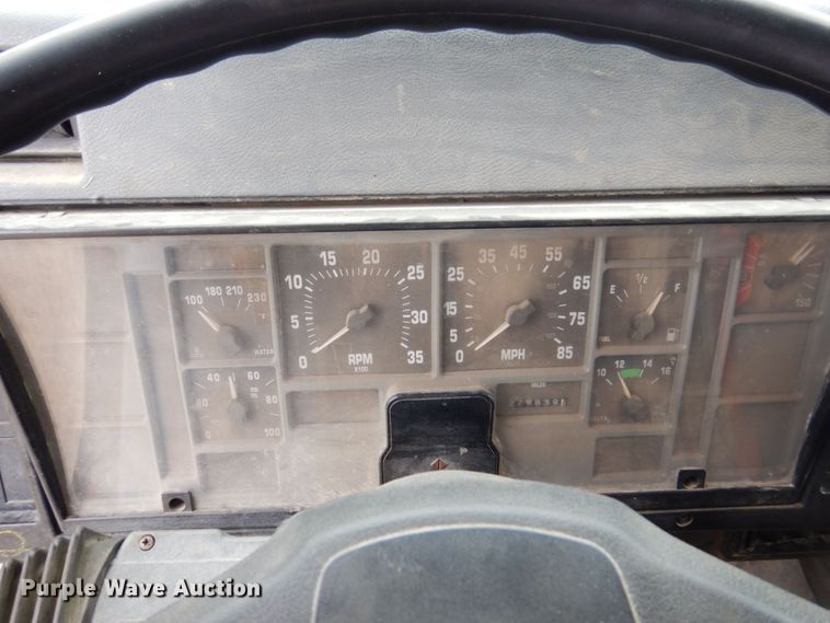 image for item KR9271 1995 International 4900  dump truck