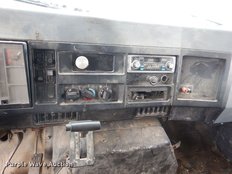 image for item KR9271 1995 International 4900  dump truck