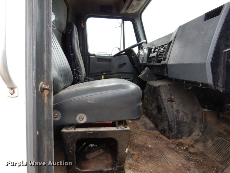 image for item KR9271 1995 International 4900  dump truck