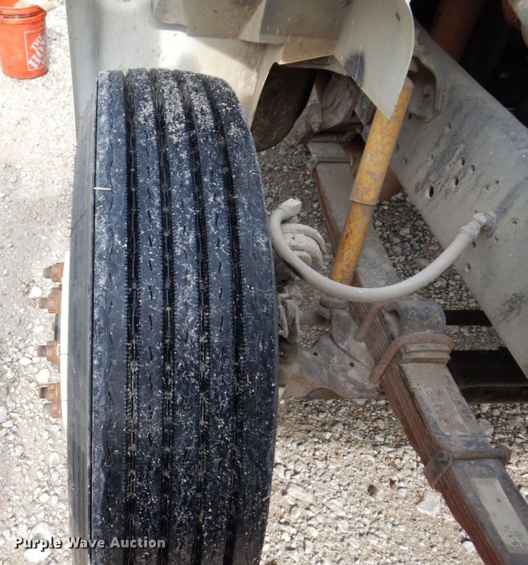 image for item KR9271 1995 International 4900  dump truck