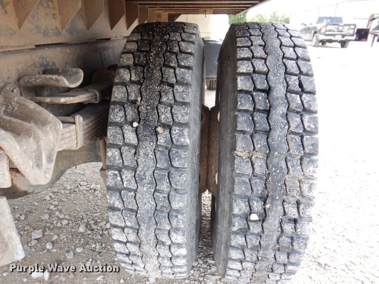 image for item KR9271 1995 International 4900  dump truck