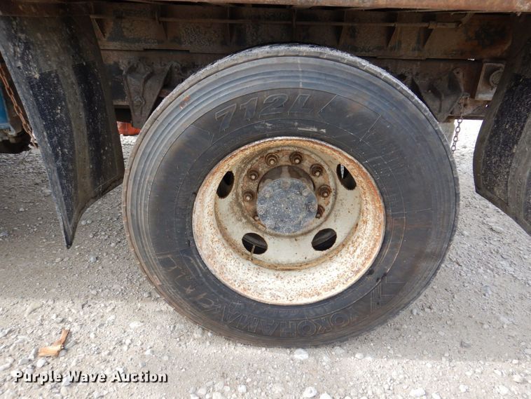 image for item KR9271 1995 International 4900  dump truck