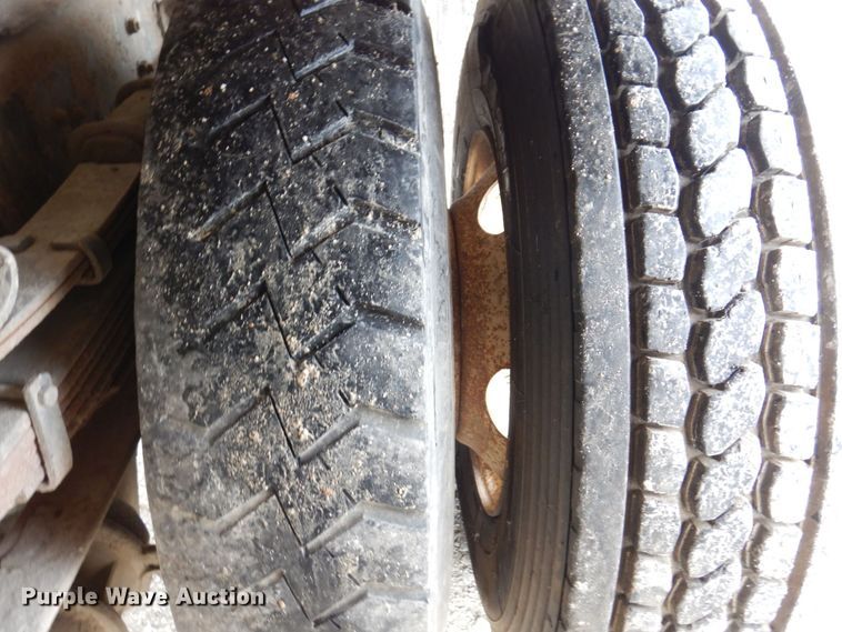 image for item KR9271 1995 International 4900  dump truck