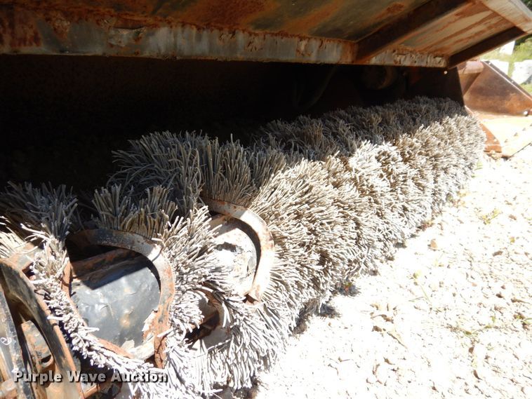 image for item KR9275 60" W skid steer sweeper