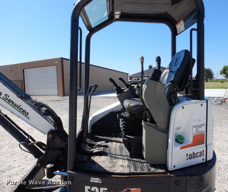 image for item KR9287 2013 Bobcat E35  mini excavator