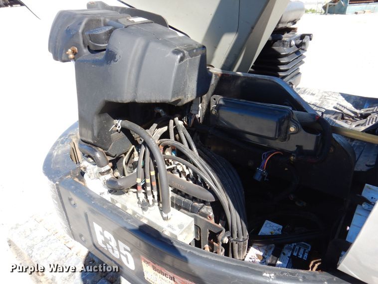 image for item KR9287 2013 Bobcat E35  mini excavator