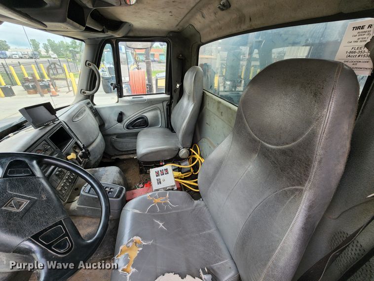 image for item KT9867 2006 International 7600  vacuum truck