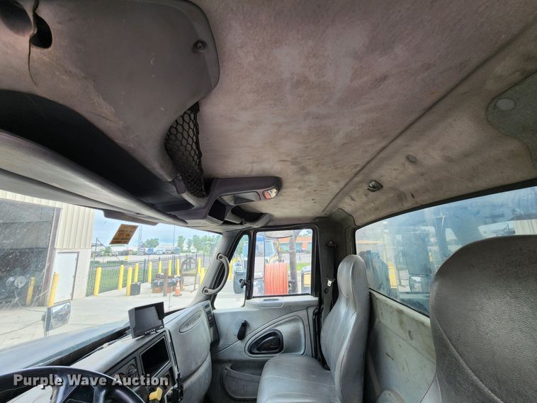 image for item KT9867 2006 International 7600  vacuum truck