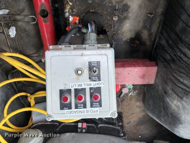 image for item KT9867 2006 International 7600  vacuum truck