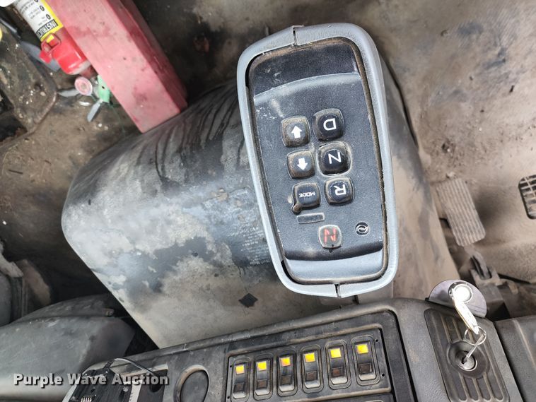 image for item KT9867 2006 International 7600  vacuum truck