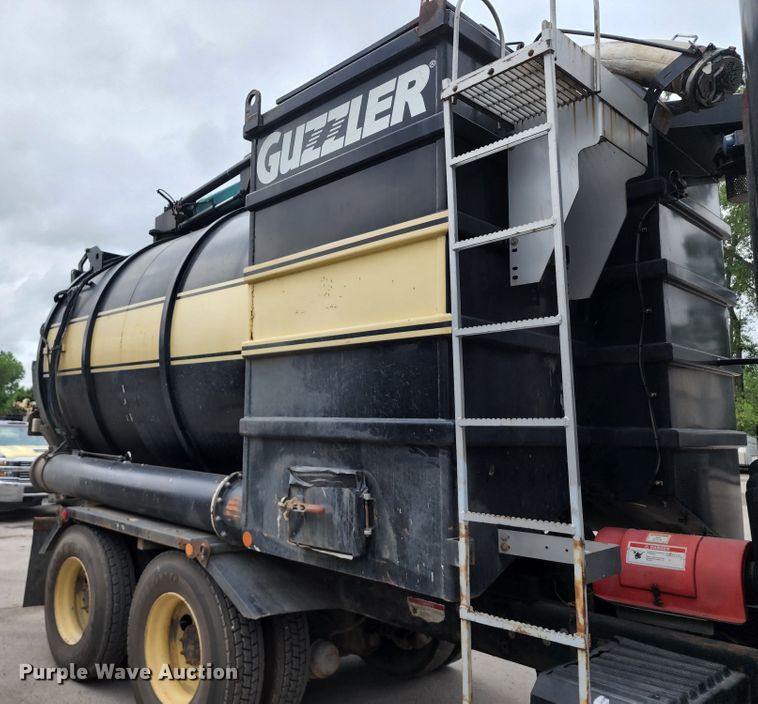 image for item KT9867 2006 International 7600  vacuum truck