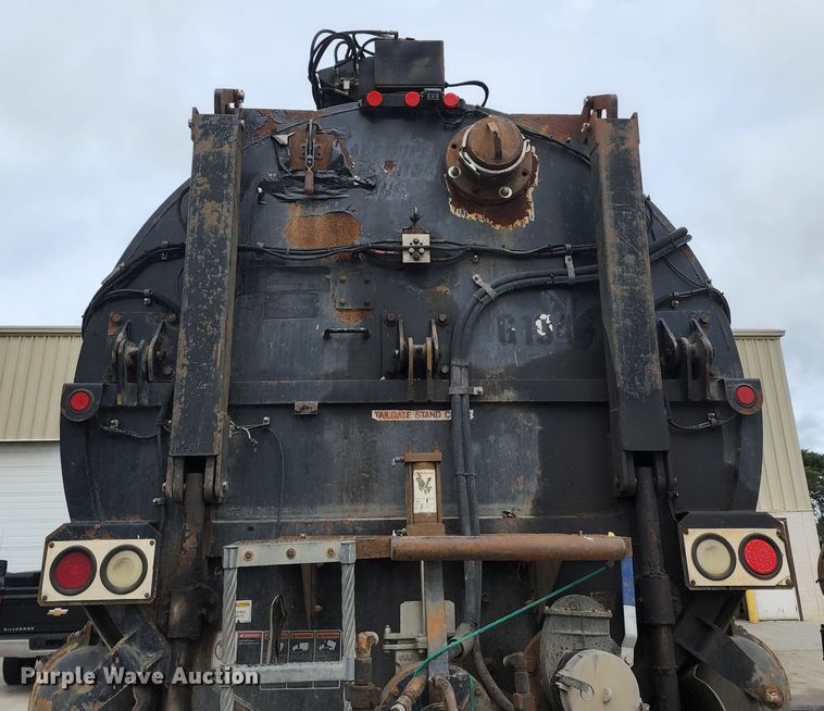 image for item KT9867 2006 International 7600  vacuum truck