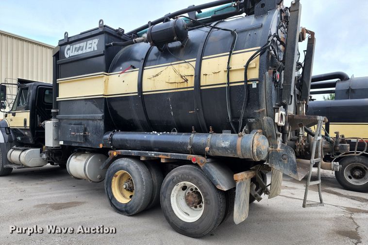 image for item KT9867 2006 International 7600  vacuum truck