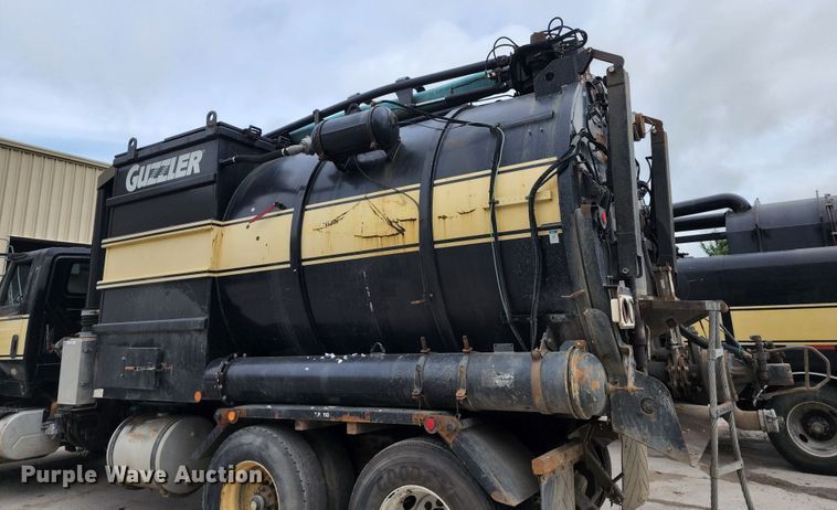 image for item KT9867 2006 International 7600  vacuum truck