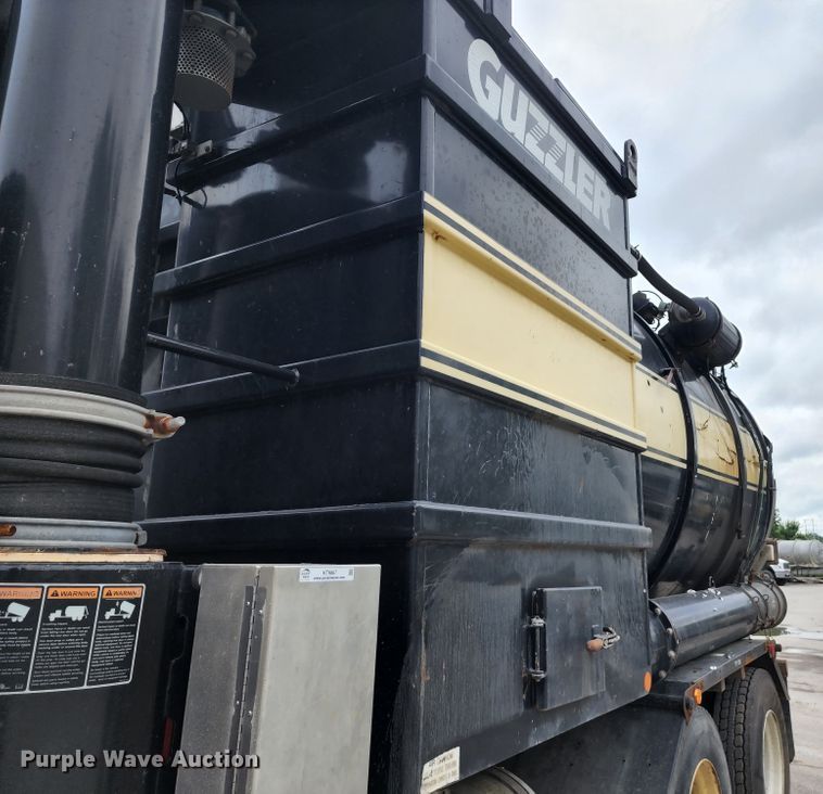 image for item KT9867 2006 International 7600  vacuum truck