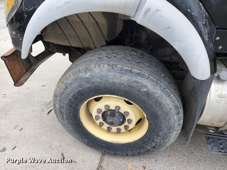 image for item KT9867 2006 International 7600  vacuum truck