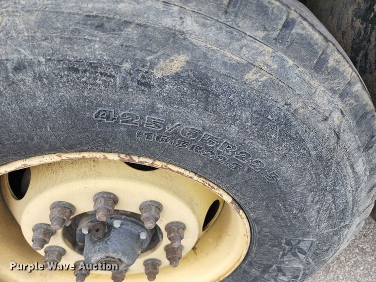 image for item KT9867 2006 International 7600  vacuum truck