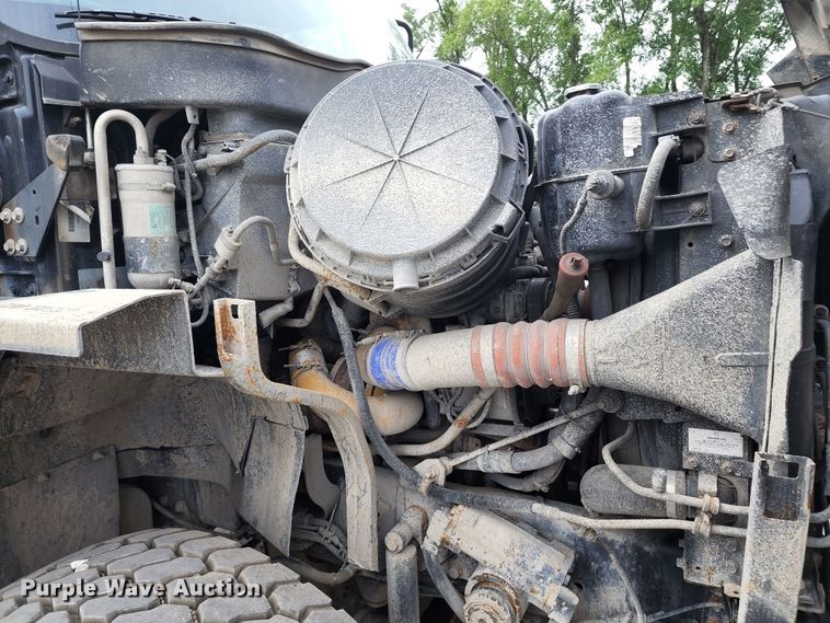 image for item KT9867 2006 International 7600  vacuum truck