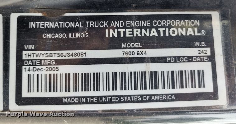 image for item KT9867 2006 International 7600  vacuum truck