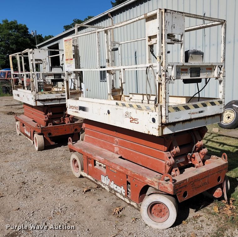 image for item KT9886 1997 Snorkel SL25 Wildcat  scissor lift