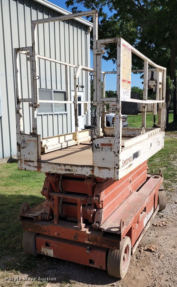 image for item KT9886 1997 Snorkel SL25 Wildcat  scissor lift