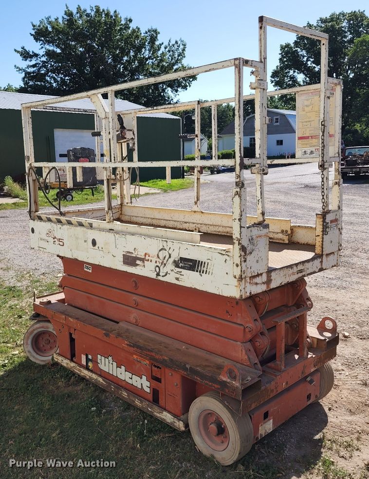 image for item KT9886 1997 Snorkel SL25 Wildcat  scissor lift